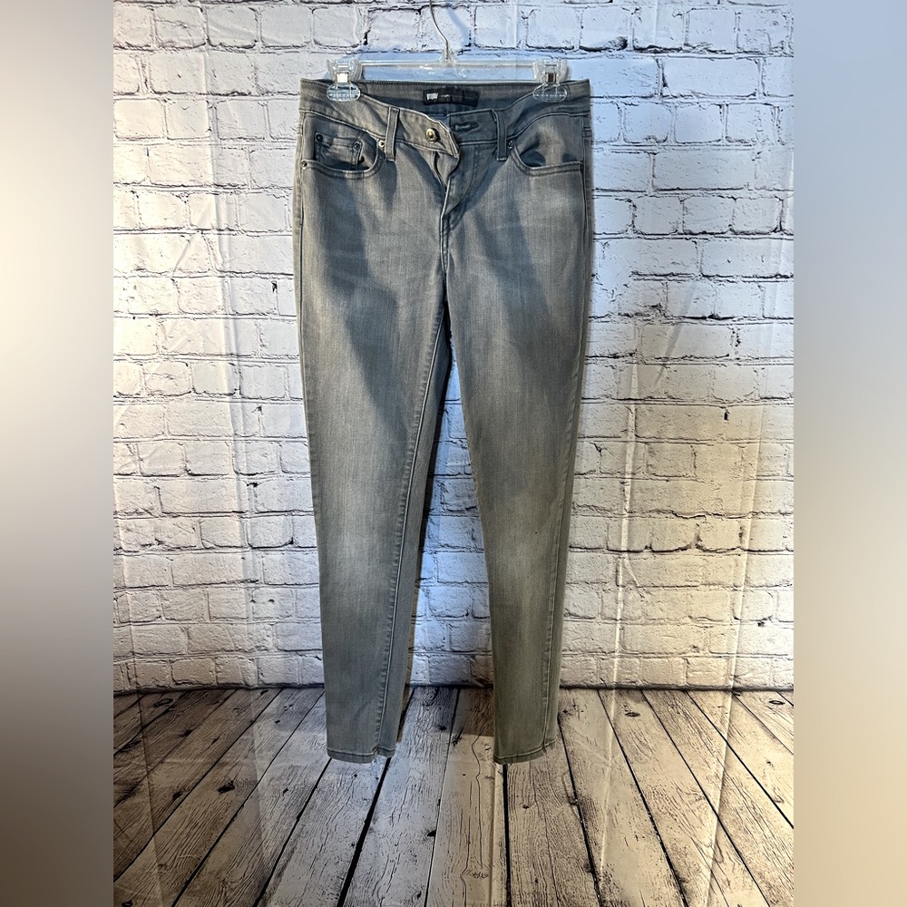 Levi Ladies legging jeans. Gray slim fit front zipper.